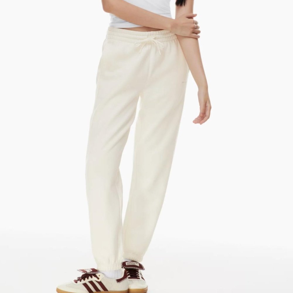 aritzia tna cozy af fleece boyfriend sweatpants in cream/off white color officia